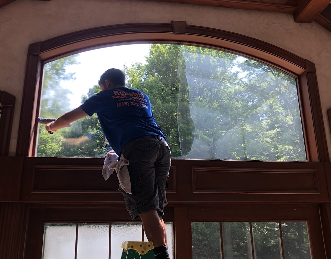 Clean streak-free window